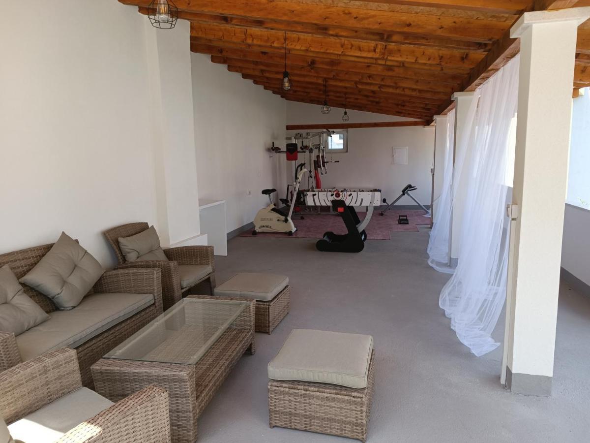 Villa Vlade- From The Heated Pool To The Beach In 1 Minute イェセニツェ エクステリア 写真