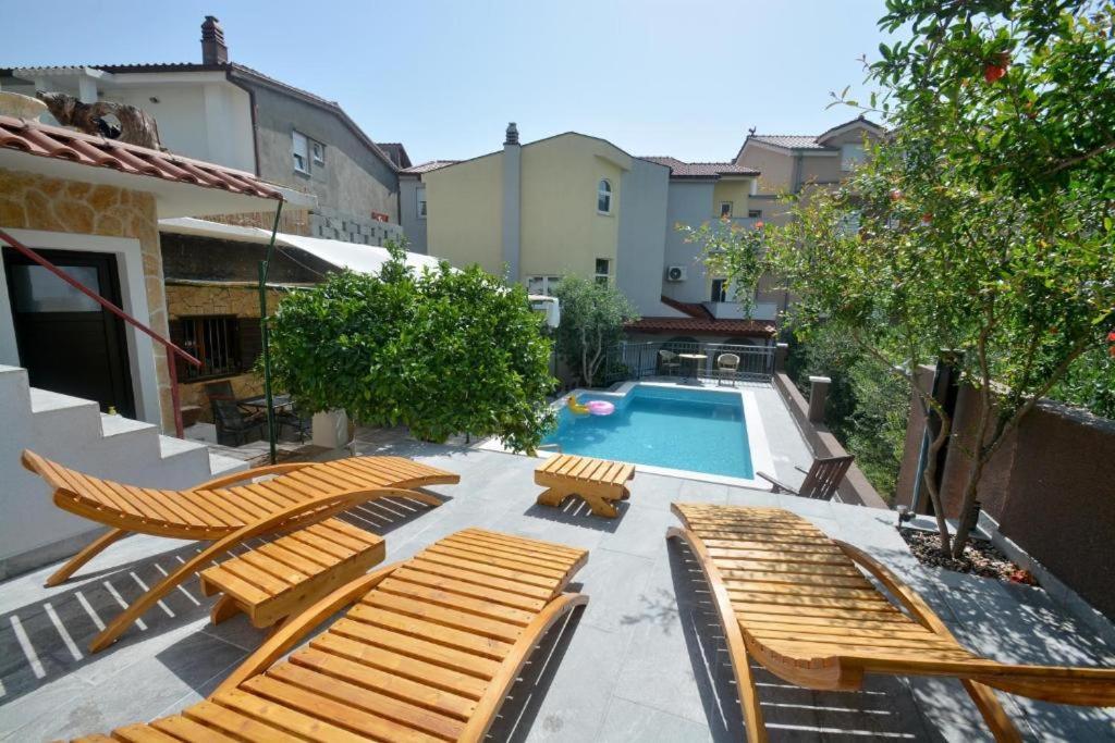 Villa Vlade- From The Heated Pool To The Beach In 1 Minute イェセニツェ エクステリア 写真