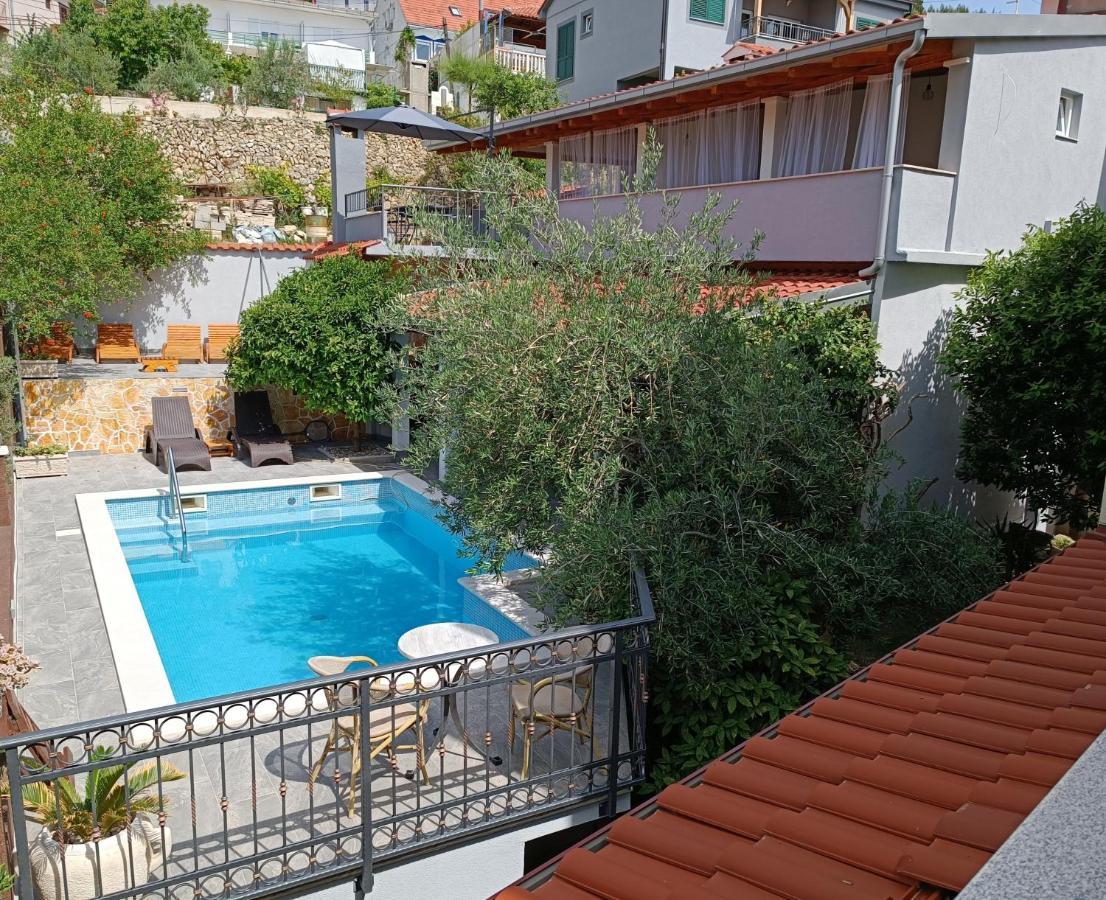 Villa Vlade- From The Heated Pool To The Beach In 1 Minute イェセニツェ エクステリア 写真