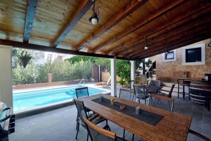 Villa Vlade- From The Heated Pool To The Beach In 1 Minute イェセニツェ エクステリア 写真