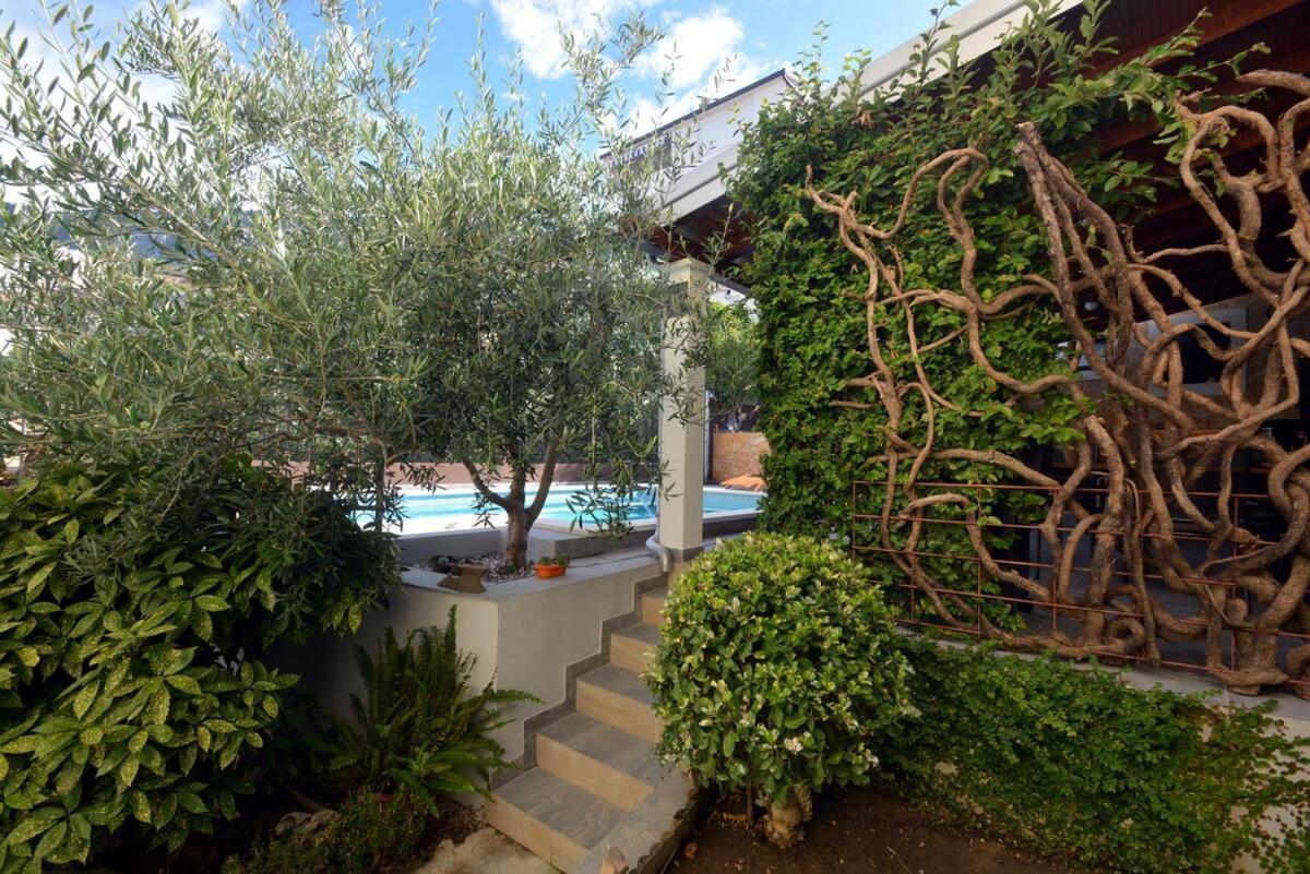 Villa Vlade- From The Heated Pool To The Beach In 1 Minute イェセニツェ エクステリア 写真