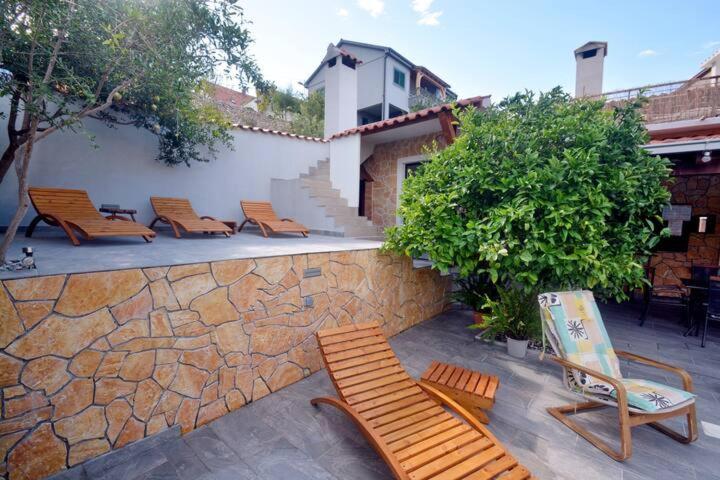 Villa Vlade- From The Heated Pool To The Beach In 1 Minute イェセニツェ エクステリア 写真