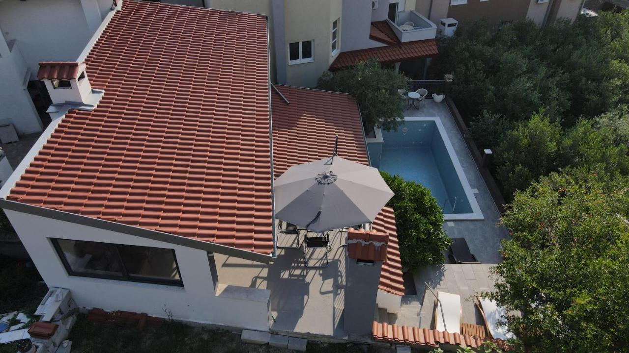 Villa Vlade- From The Heated Pool To The Beach In 1 Minute イェセニツェ エクステリア 写真
