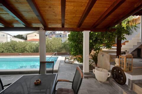 Villa Vlade- From The Heated Pool To The Beach In 1 Minute イェセニツェ エクステリア 写真