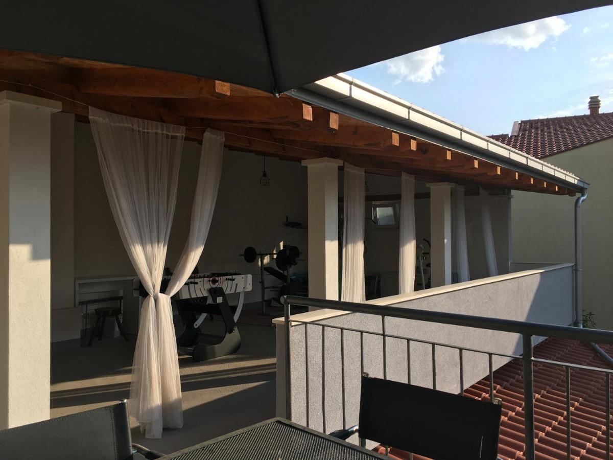 Villa Vlade- From The Heated Pool To The Beach In 1 Minute イェセニツェ エクステリア 写真